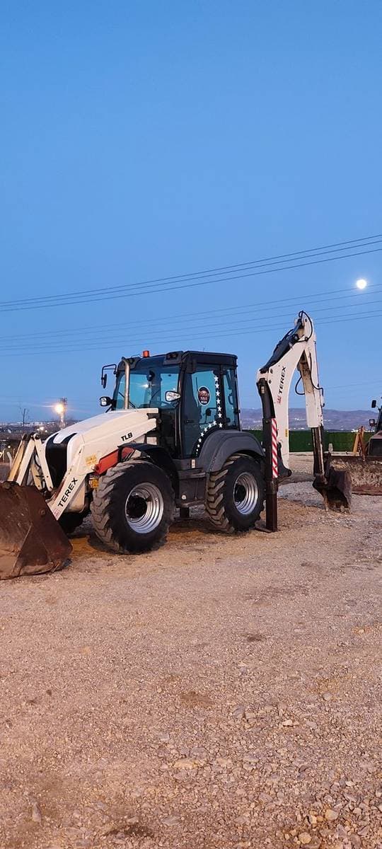 Terex TLB 890